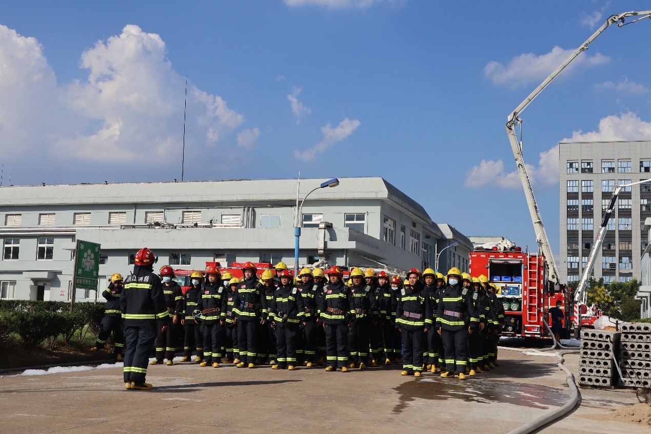 佛堂鎮(zhèn)開(kāi)展?；穲?chǎng)所消防安全應(yīng)急演練